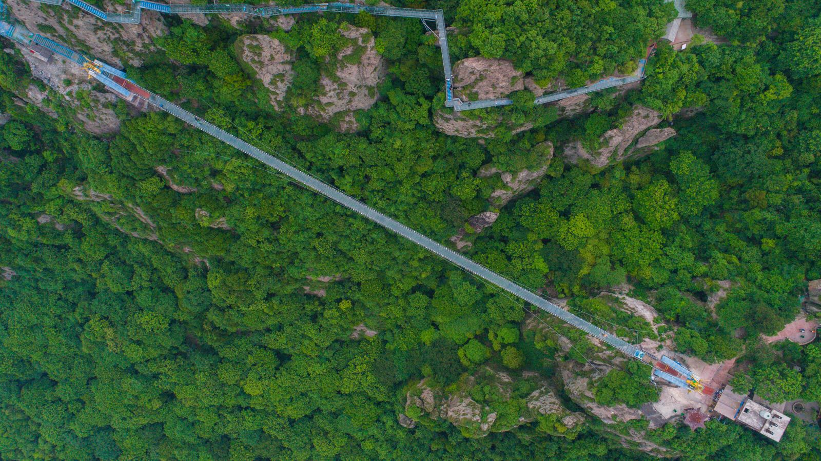 马仁奇峰垃圾分类在行动！垃圾随手分，文明旅游人！