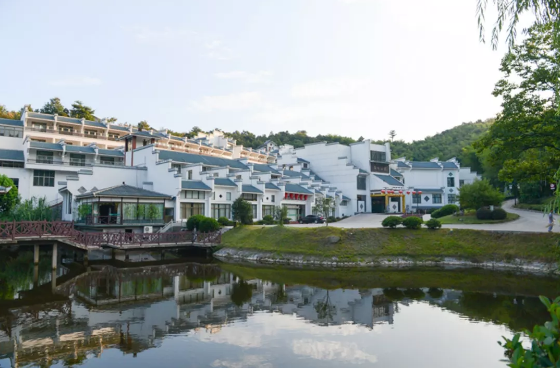 燃爆了！年会找我们，为你专属定制那种「别人家的年会」！